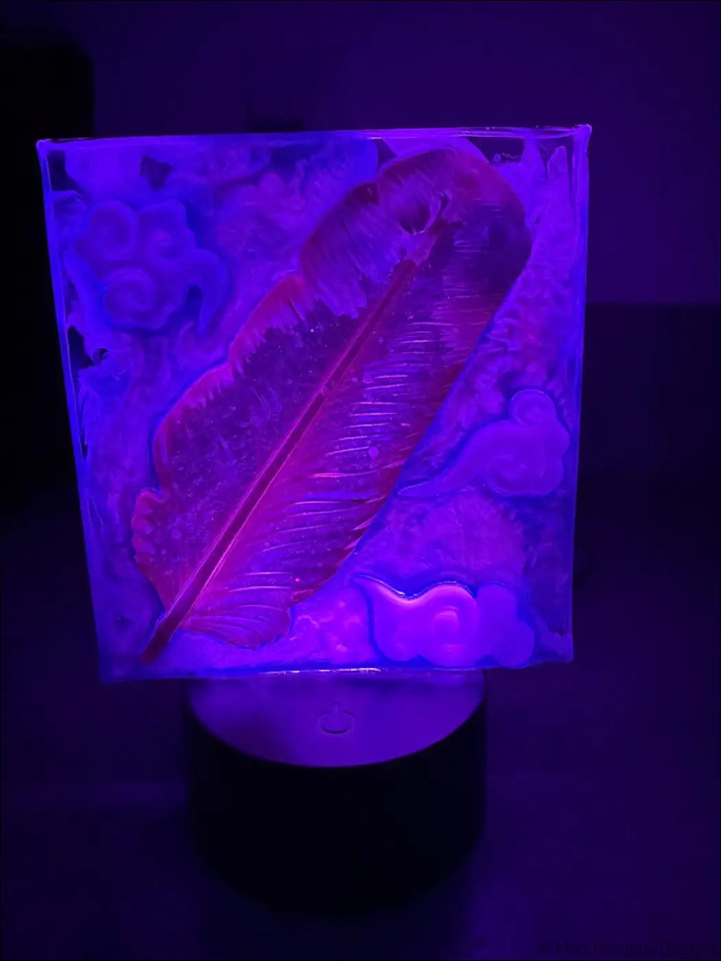 Whimsical Golden Feather Resin Lamp for a Dreamy Sanctuary - Light