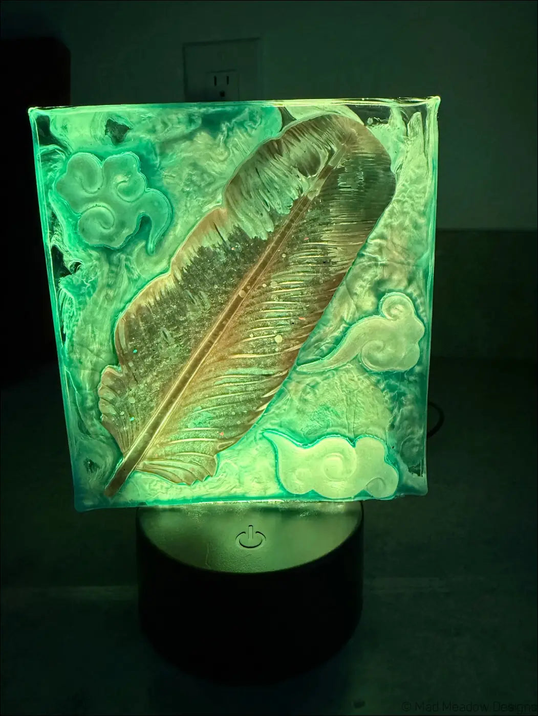 Whimsical Golden Feather Resin Lamp for a Dreamy Sanctuary - Light