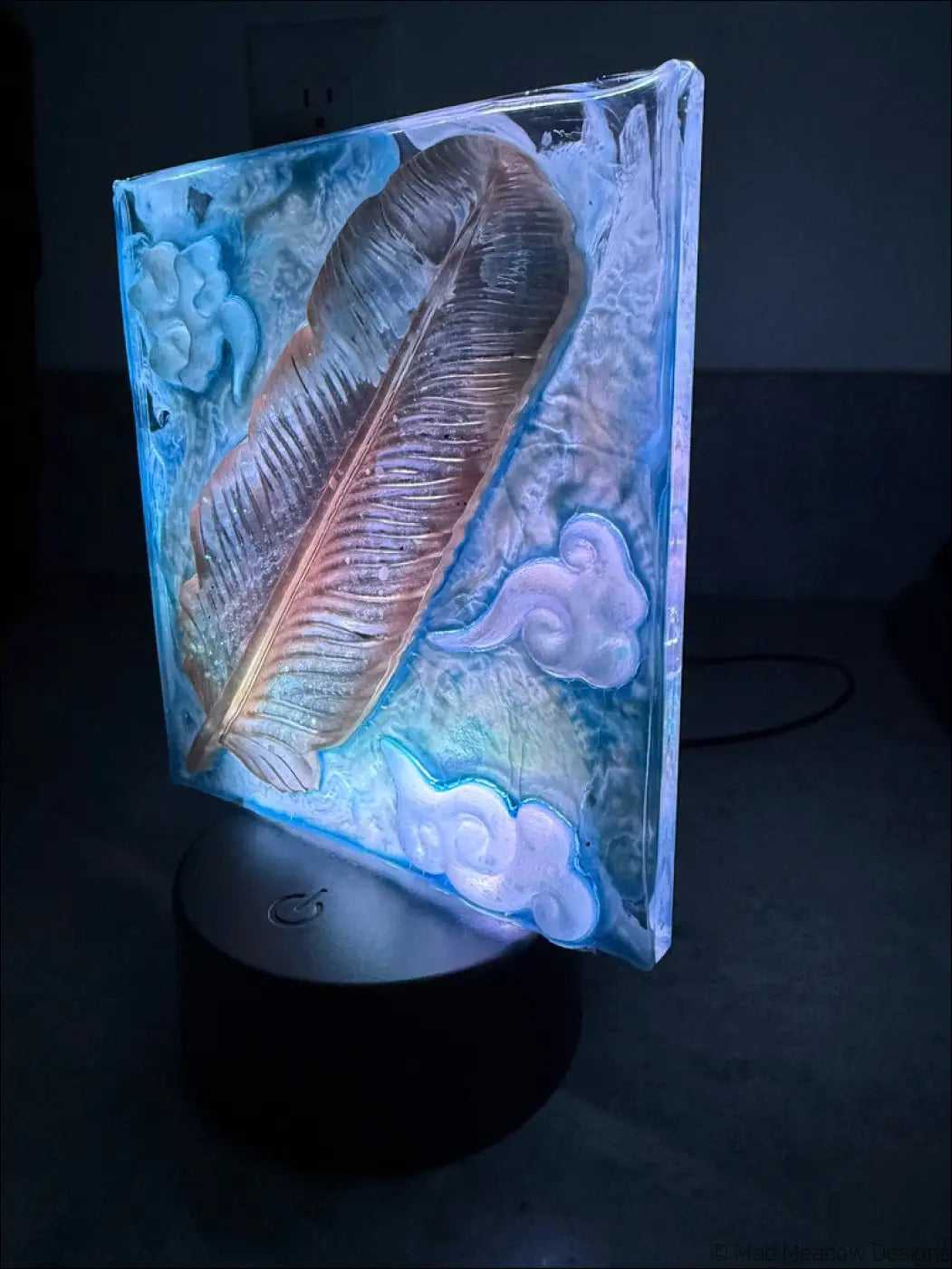 Whimsical Golden Feather Resin Lamp for a Dreamy Sanctuary - Light