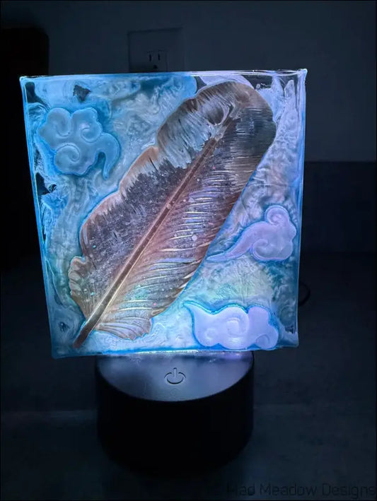 Whimsical Golden Feather Resin Lamp for a Dreamy Sanctuary - Light