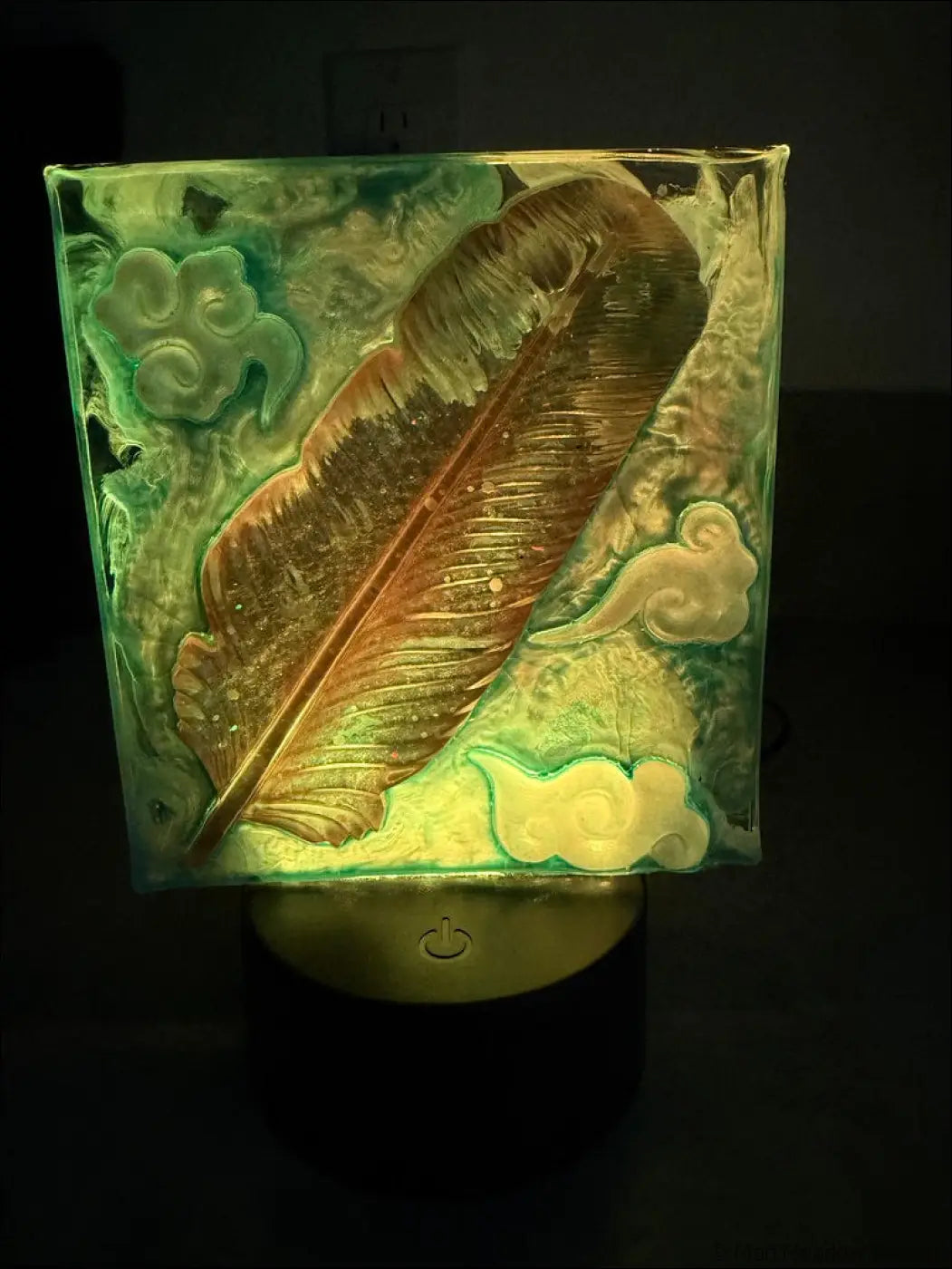 Whimsical Golden Feather Resin Lamp for a Dreamy Sanctuary - Light