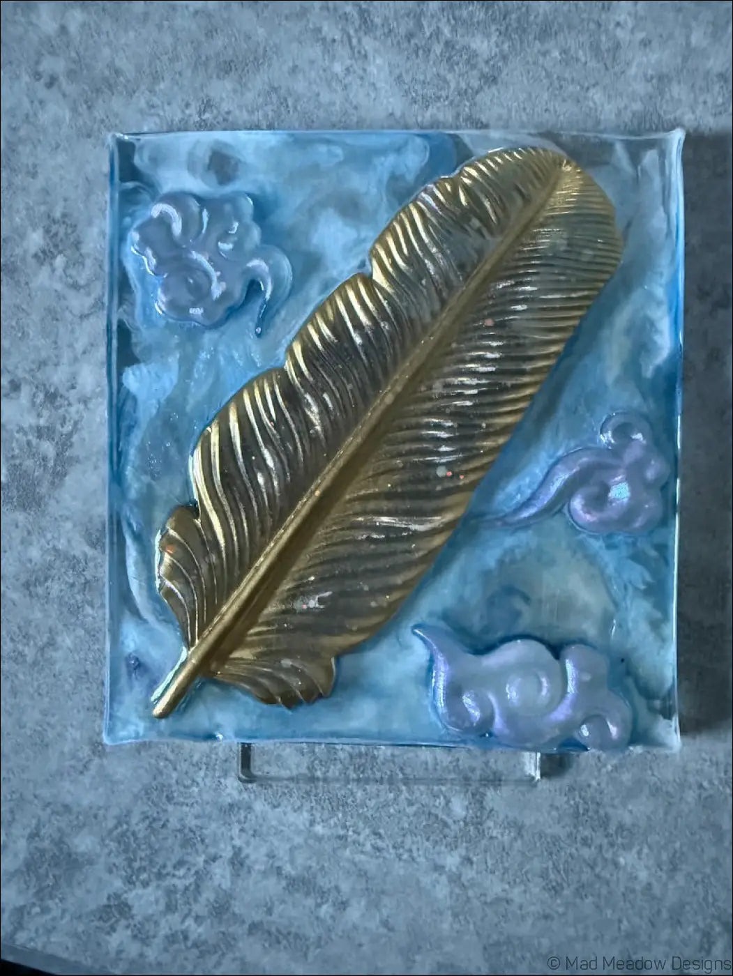 Whimsical Golden Feather Resin Lamp for a Dreamy Sanctuary - Light